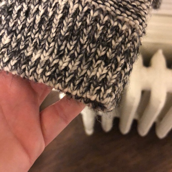 Black and white H&M sweater - Picture 4 of 5